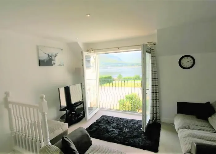 Beautiful Loch Side Apartment With Panoramic Views
