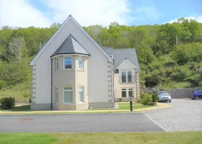 Beautiful Loch Side Apartment With Panoramic Views