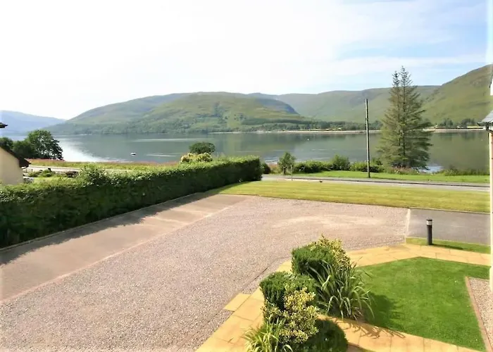 Beautiful Loch Side Apartment With Panoramic Views